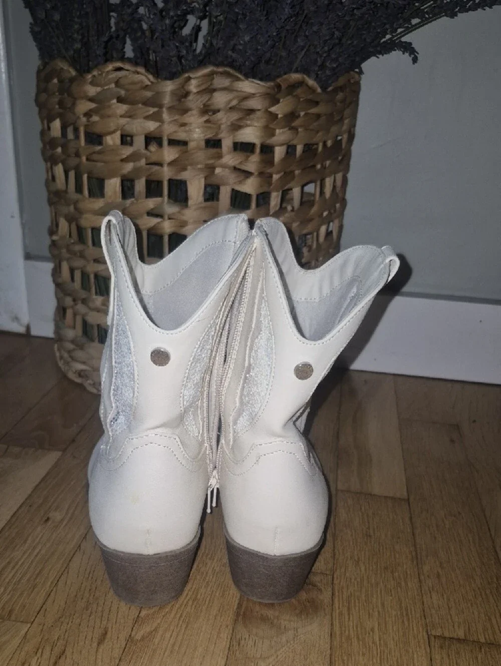 Madden NYC Girls 5 White Western Ankle Boots with Glitter Inset